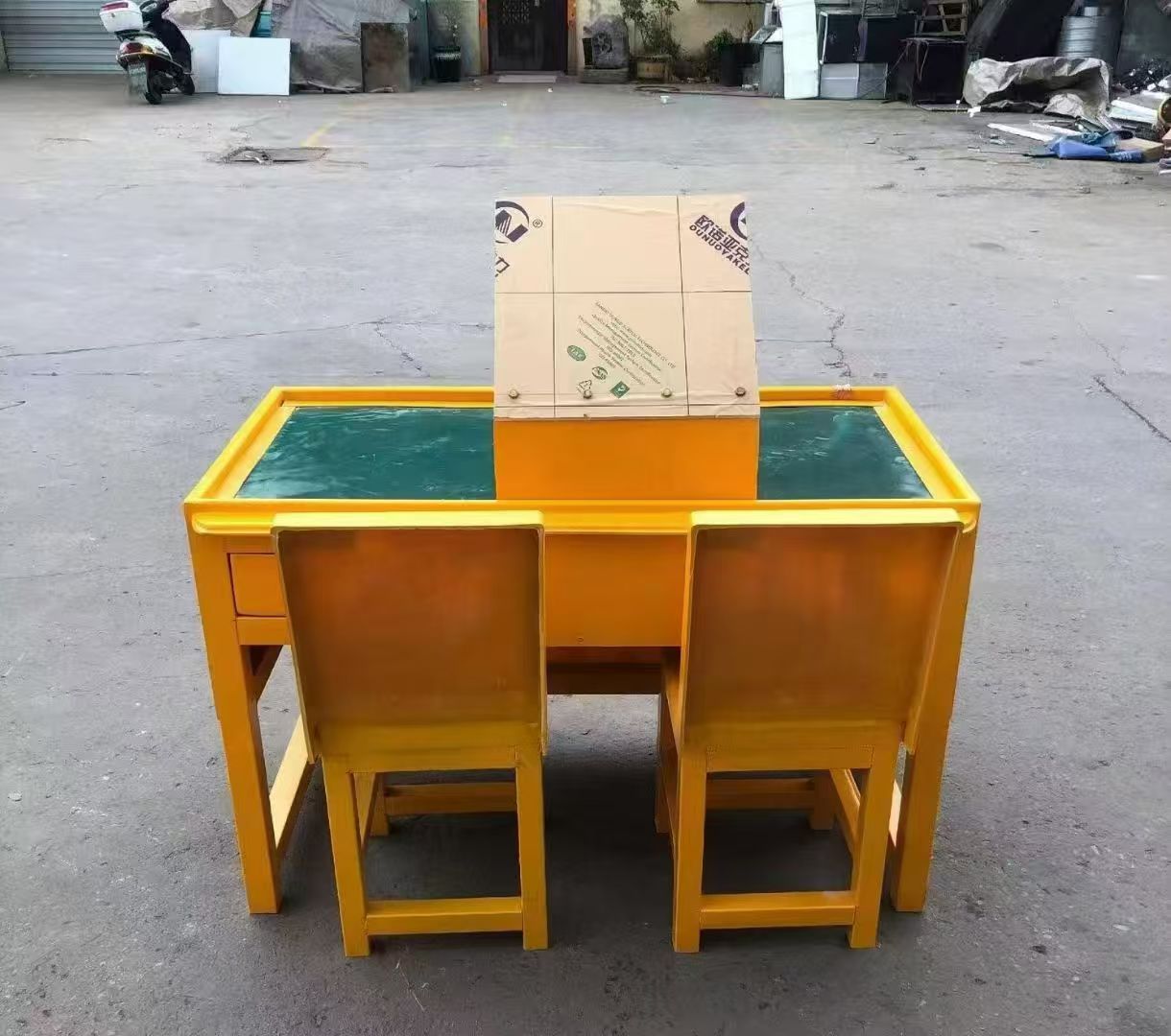 桐梓防静电导通桌井下煤矿火工品发放桌：危险品流转的安全守护者